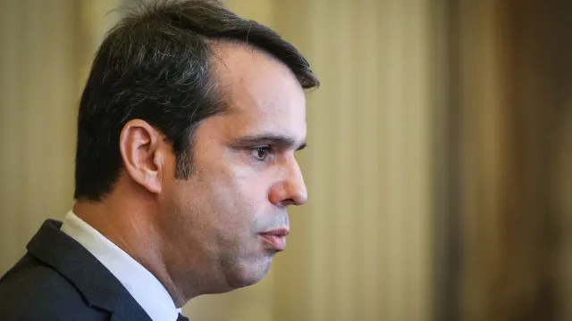PS: Montenegro está "mais desfasado que Alice no País das Maravilhas"