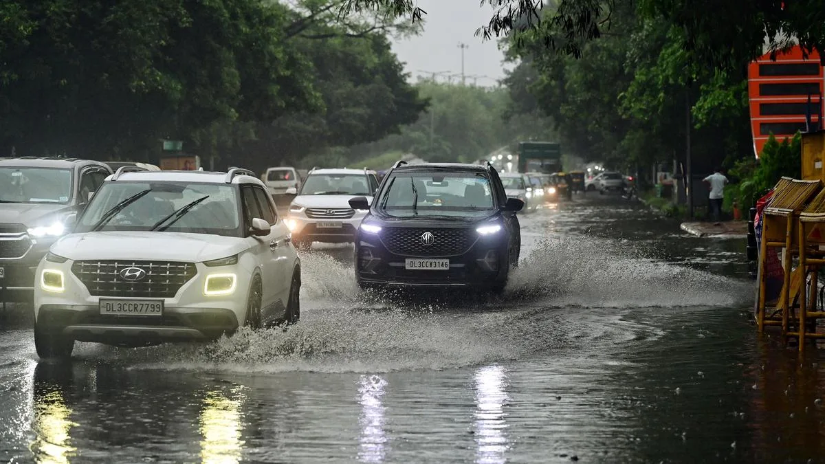 Heavy rains lash Delhi; waterlogging in many areas
