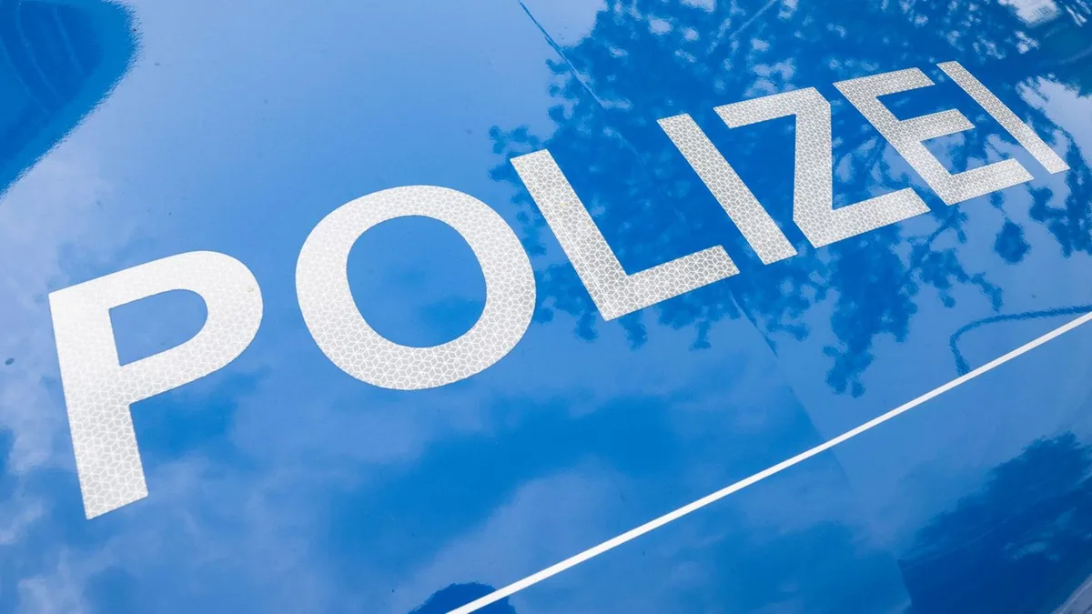 Fund im Keller: Polizei rückt wegen verdächtigen Gegenstands in Keller aus