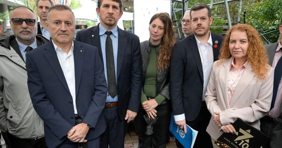 La embajadora de Israel le agradeció al Gobierno su apoyo, en un emotivo homenaje de la comunidad judía a la familia Bibas en Buenos Aires