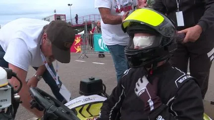 Des karts, des pilotes non-voyants et un ingénieux dispositif audio... La France accueille la première compétition mondiale de "blind karting"