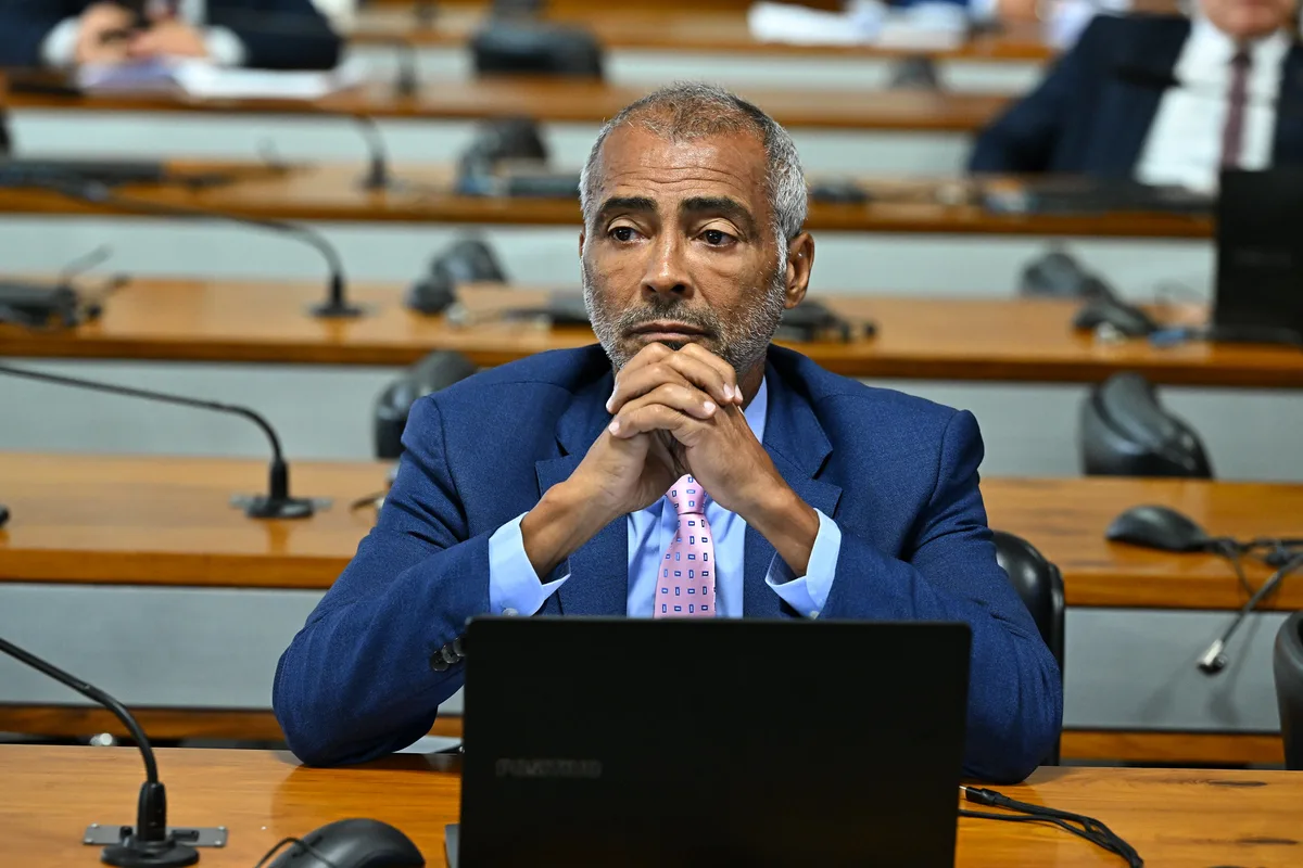 A proposta de Romário para democratizar o teste de Alzheimer no SUS