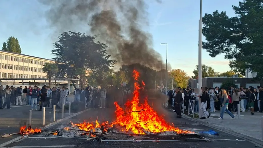 VIDÉO - Mouvement des lycéens : le secrétaire de direction frappé après une intrusion au lycée Aristide à Saint-Nazaire