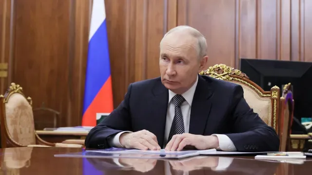 Putin tem medo de ser morto se não conquistar Donbass: "Vão enforcar-me"