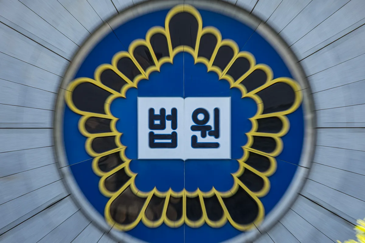 ‘공수처 1호 인지 수사’ 경찰 7억 뇌물 사건, 1심 징역 10년에서 2심 집유