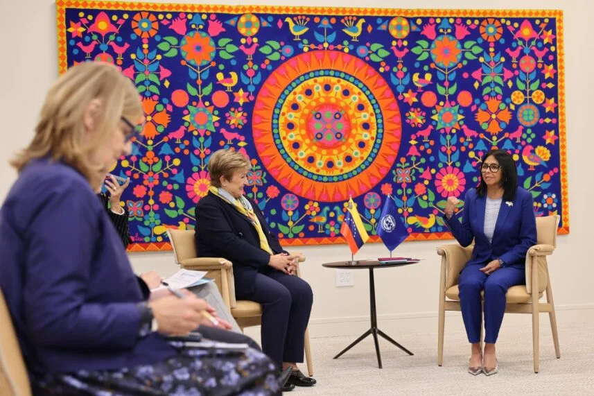 Delcy Rodríguez lidera encuentro con la directora general del FMI en NYC