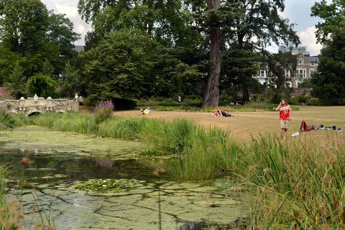 Bid to halt 1,200-seat theatre in historic London park voted down