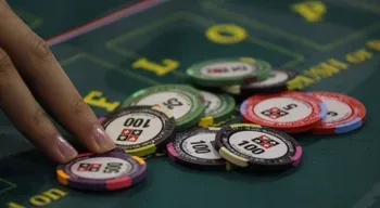 Lucros da operadora do jogo em Macau Melco aumentam 31,8% no segundo trimestre