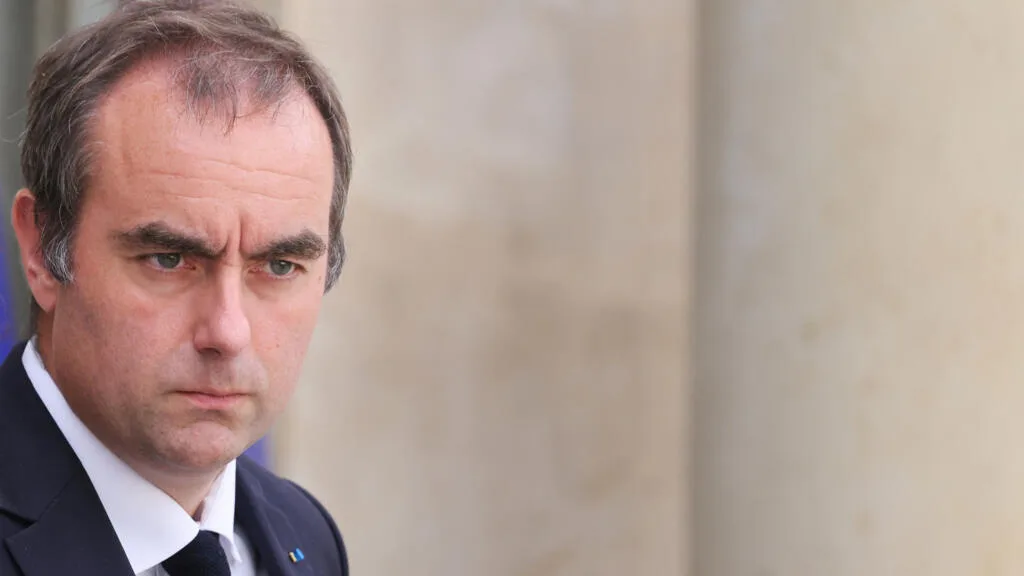 Protestos estudantis se tornam ‘movimento de violência urbana’, diz primeiro-ministro francês