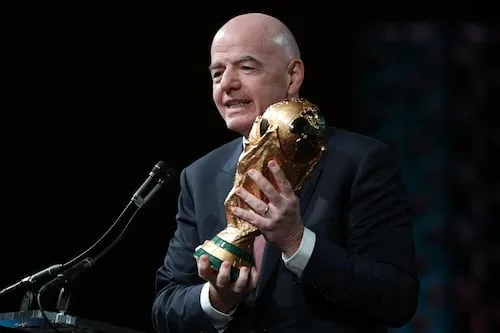 UEFA prepara una denuncia penal contra Gianni Infantino por "gestión desleal" al frente de la FIFA