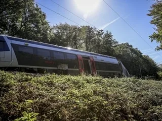 Déraillement d’un train en Normandie : deux victimes restent hospitalisées, l’enquête et les expertises se poursuivent
