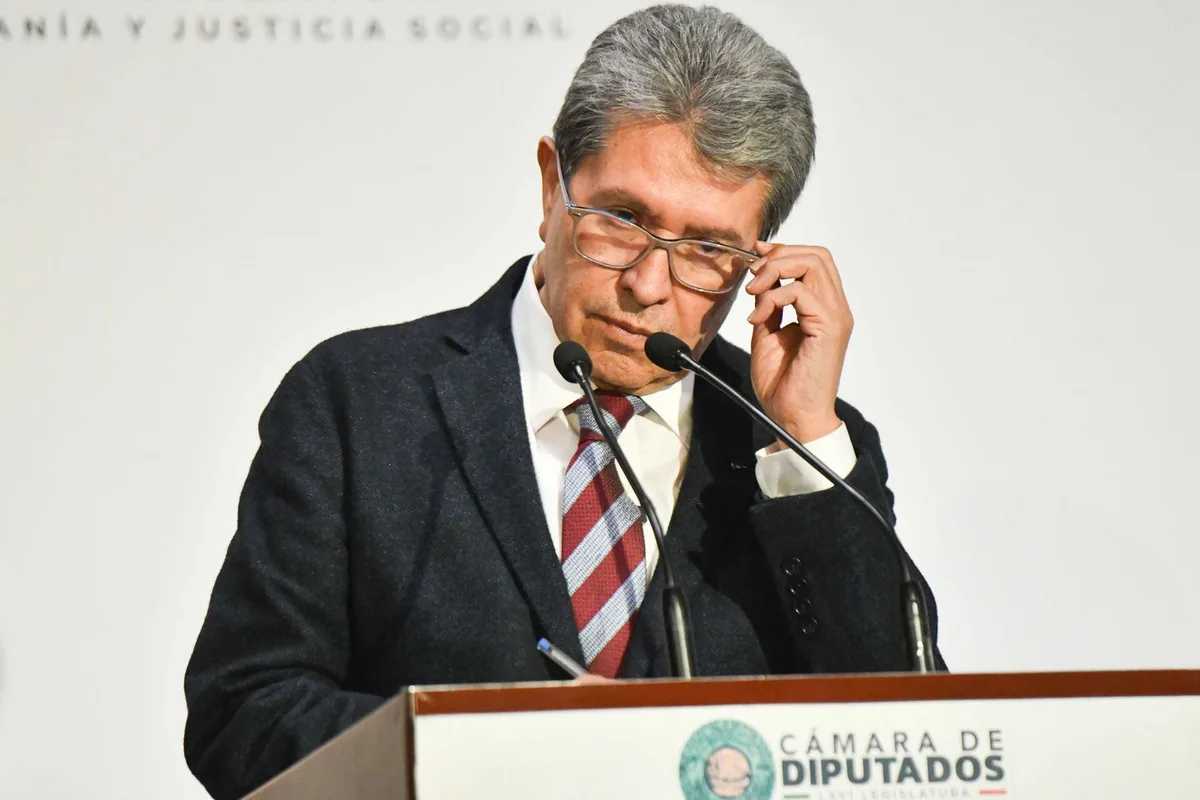 Doble nacionalidad en candidatos: Hay funcionarios que gobiernan en México y duermen en EU, dice Monreal