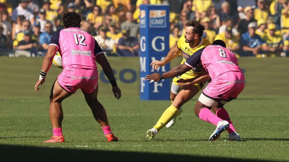 Top 14 : Clermont un peu brouillon mais victorieux face au Stade Français pour la première à domicile