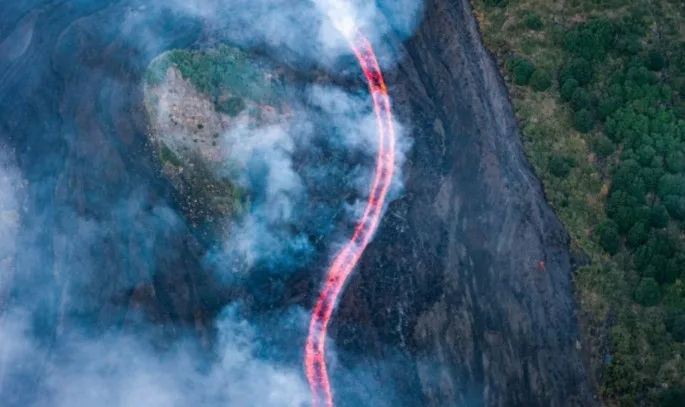 Nueva actividad volcánica del Etna vuelve a provocar el cierre del aeropuerto de Catania