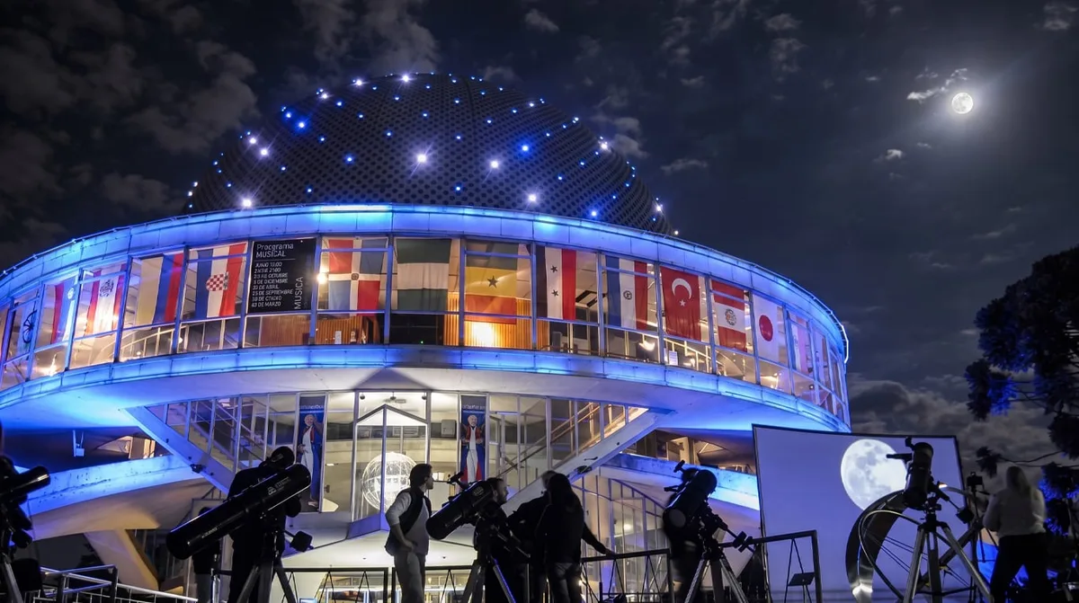 Agenda Cultural: el Planetario se prepara para una noche astronómica única con el eclipse de Luna