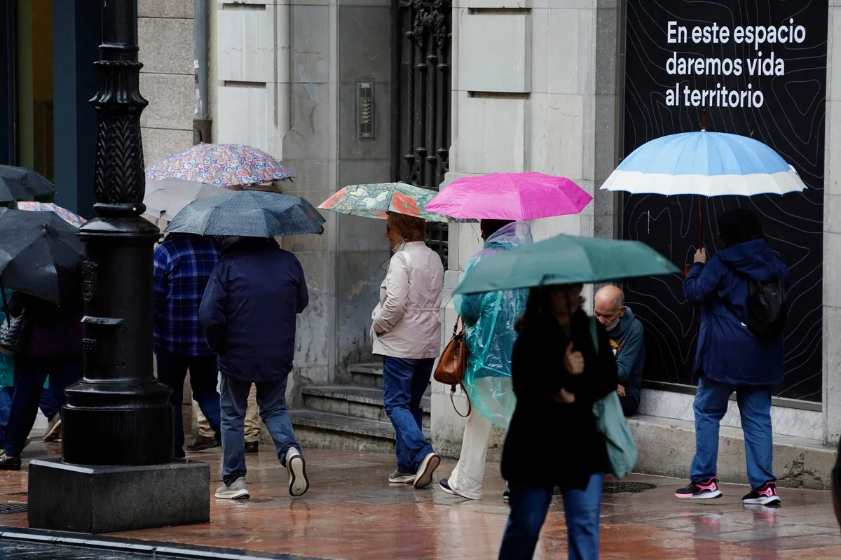 La llegada de una DANA provocará un cambio brusco del tiempo en España: la Aemet prevé lluvias intensas y una bajada acusada de los termómetros