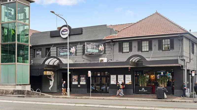 Wes Maas offloads $50m shopping mall as Firmus float fallout hits
