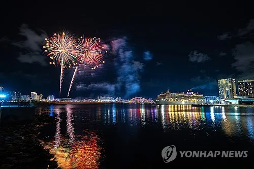 초호화 크루즈 '더 월드' 속초서 2박3일…야간 관광도 즐겼다
