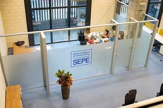 Hereda 76.500 euros, el SEPE le reclama 23 meses de subsidio y la Justicia actúa: tendrá que devolver 9.685,95 euros