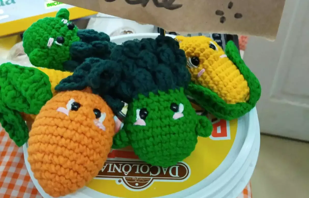 De milho a brócolis, amigurumi ajuda cozinheira a vencer depressão