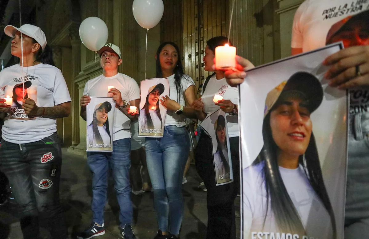 Familiares y amigos exigen la liberación de tres policías secuestrados en Colombia