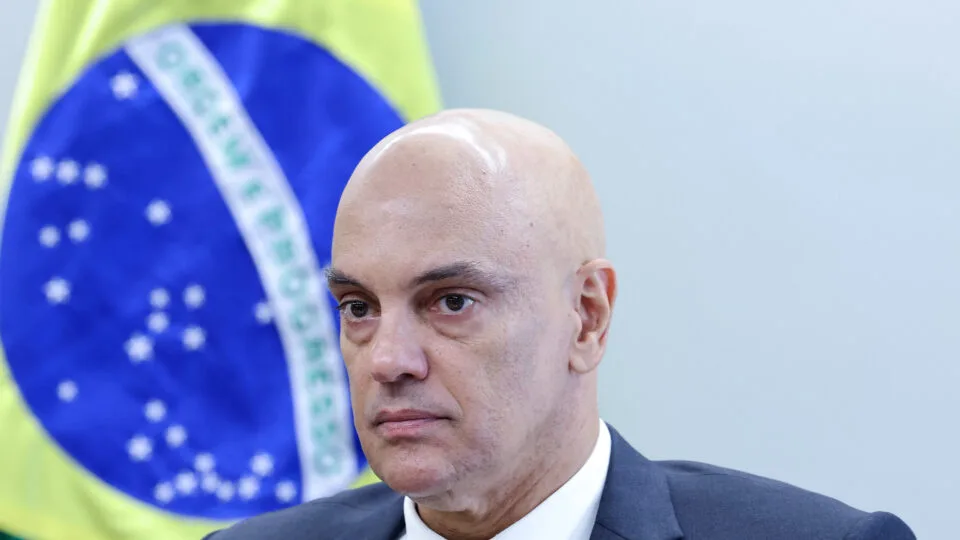 Mensagens sugerem encontro de Moraes com Vorcaro um dia antes da prisão