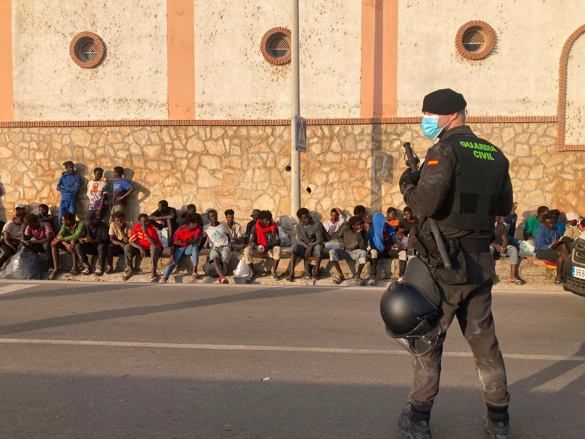 El Gobierno en alerta ante el rédito para Vox de la crisis en Ceuta: Abascal ya se disparó en las encuestas tras anunciarse la regularización de migrantes