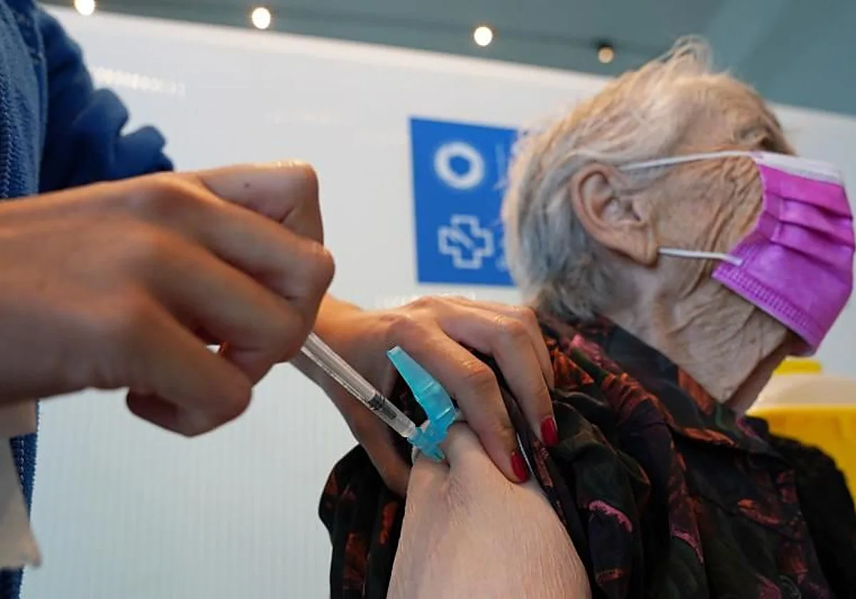 Una sola vacuna contra la gripe y el covid: Galicia ensayará su eficacia con más de 100.000 voluntarios