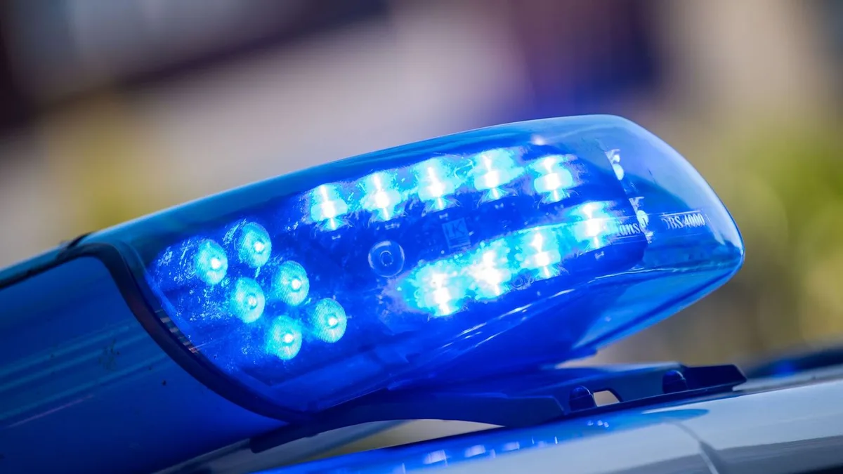 Unfall: Vorfahrt genommen - 81-jähriger Autofahrer schwer verletzt