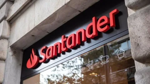 Santander ya ha ejecutado el 16,76% de su nuevo programa de recompra de acciones de 1.825 millones