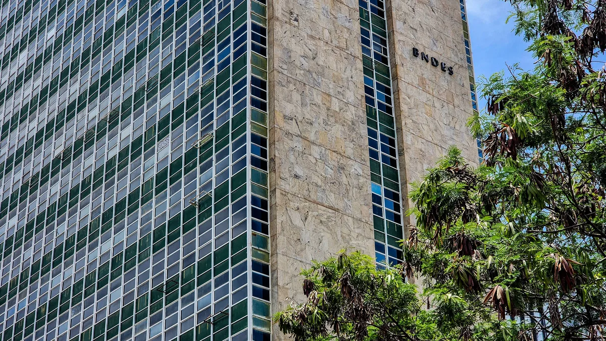 BNDES começa a receber pedidos para empresas afetadas por tarifas dos EUA nesta quinta-feira (17)