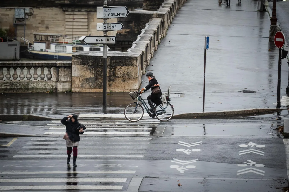 Angle mort et colère des associations : ce que l’on sait de la mort d’une cycliste près de la Concorde à Paris