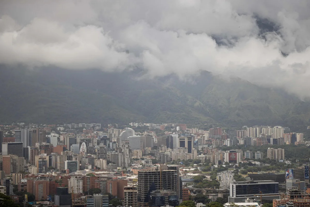 Inameh prevé lluvias y tormentas por paso de la Onda Tropical 44 este #28Ago