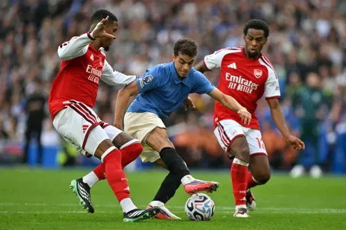 Brighton rock Arsenal to end perfect start as Roberto De Zerbi accuses Spurs of being 'fragile'