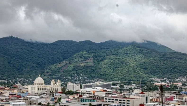 Protección Civil advierte sobre lluvias intensas y posible temporal en El Salvador