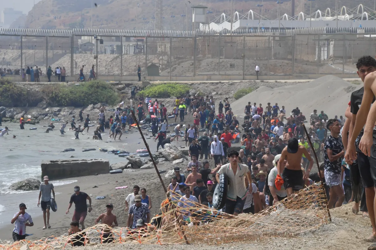 El Gobierno registra una caída de inmigrantes irregulares en lo que va de año sin contar los más de 70.000 del cruce masivo en Ceuta