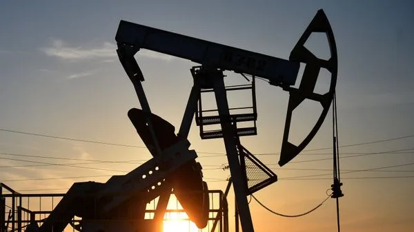 Цена на нефть марки Brent опустилась ниже 85 долларов