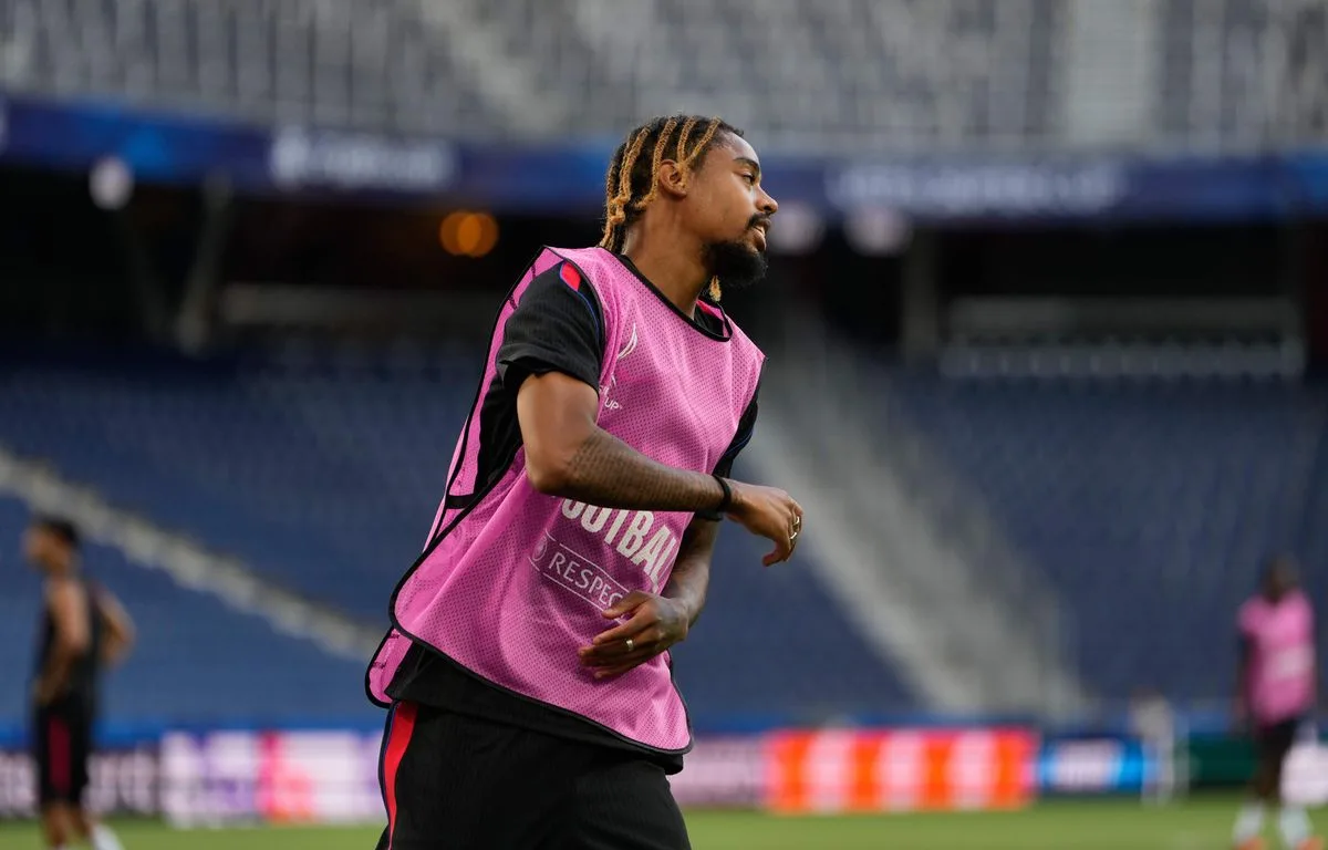 EN DIRECT Mercato 2026 : Barcola vers Liverpool, l'OM toujours sans recrue... Suivez le marché des transferts avec nous...