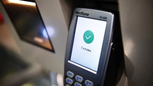 Россияне с 1 сентября смогут платить в магазинах через универсальный QR-код