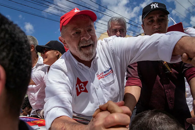 AtlasIntel/A TARDE: Lula abre 30 pontos de vantagem sobre Flávio na Bahia