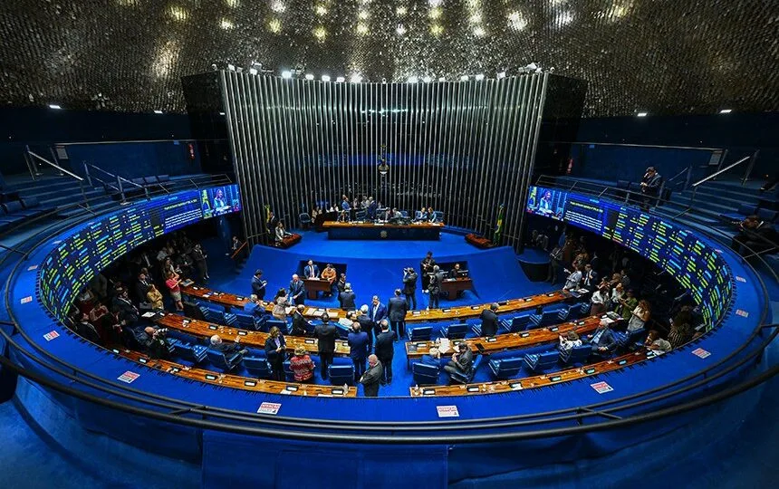 Senadores ampliam pressão por impeachment de Moraes após relatório da PF sobre Vorcaro
