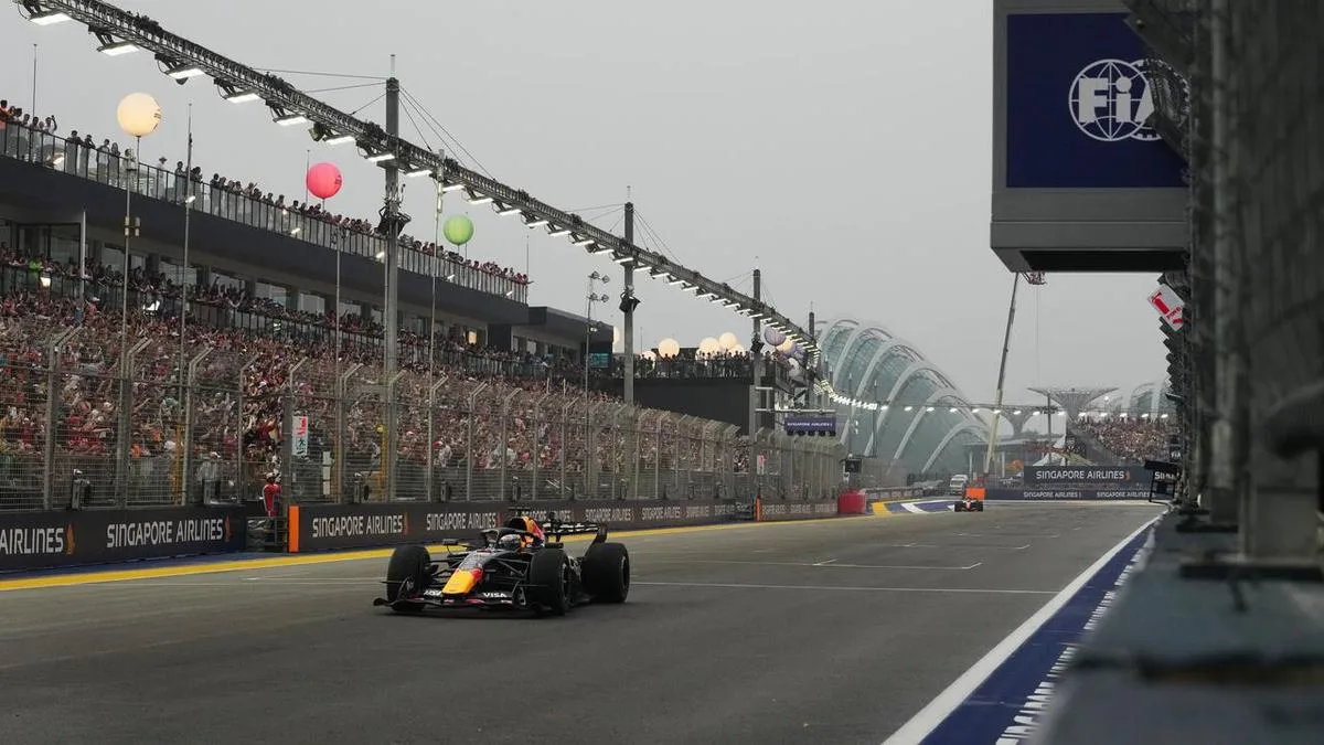 Verstappen wins sprint race as Piastri's woes continue