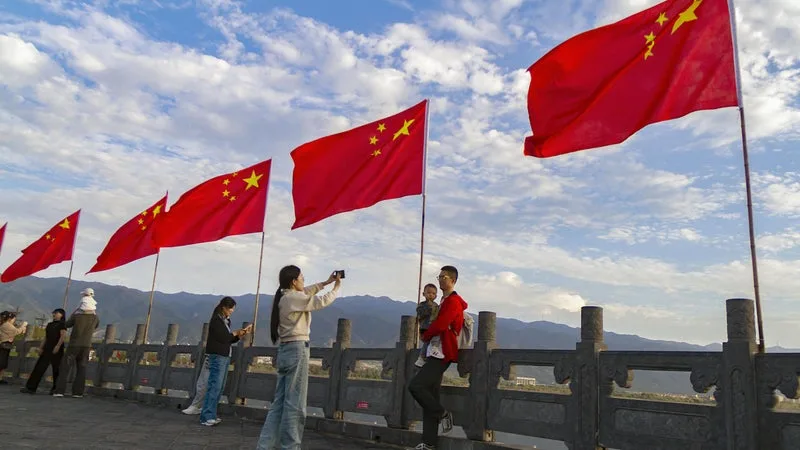 Malgré la guerre en Iran et une consommation intérieure atone, la croissance chinoise accélère légèrement à 4,5% au troisième trimestre (mais reste dans le bas de la fourchette visée par Pékin pour 2026)