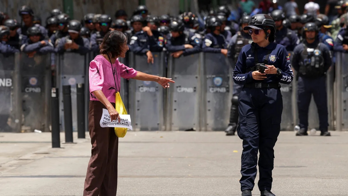 Sindicalistas protestan en Venezuela para exigir elecciones antes de que termine el año