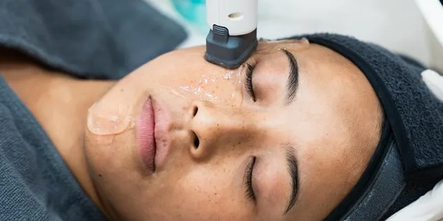 « On me dit toujours que je fais 25 ans » : en quête d’une peau parfaite, elles partent en Corée du Sud pour des traitements dermatologiques de pointe