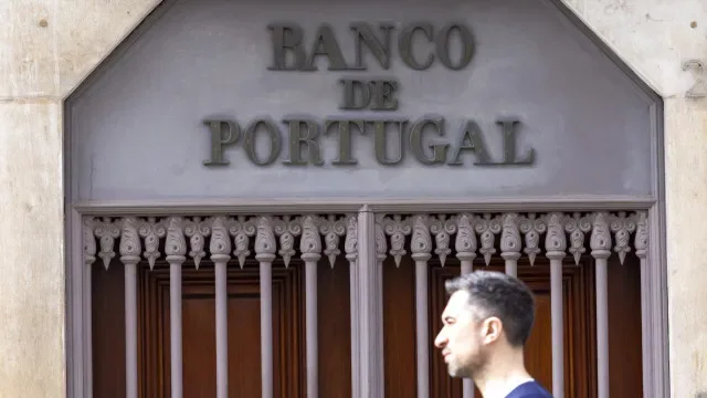 Excedente externo cai 45,8% para 1.201 milhões no primeiro semestre