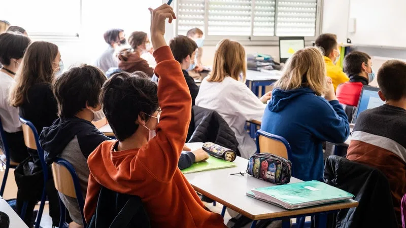 "Il n’y a pas un professeur devant chaque classe": le principal syndicat d'enseignants des collèges et lycées alerte sur le manque de personnels à la rentrée
