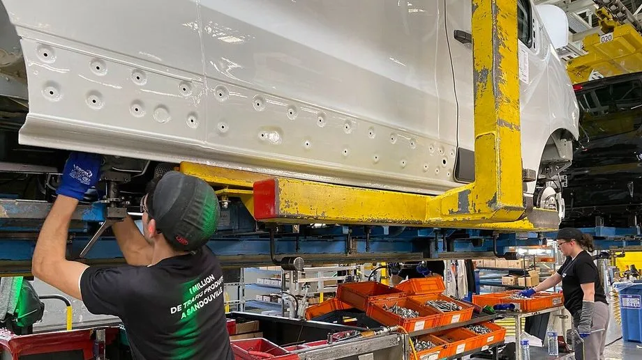 Renault annonce l'embauche de 120 CDI sur le site de Sandouville près du Havre