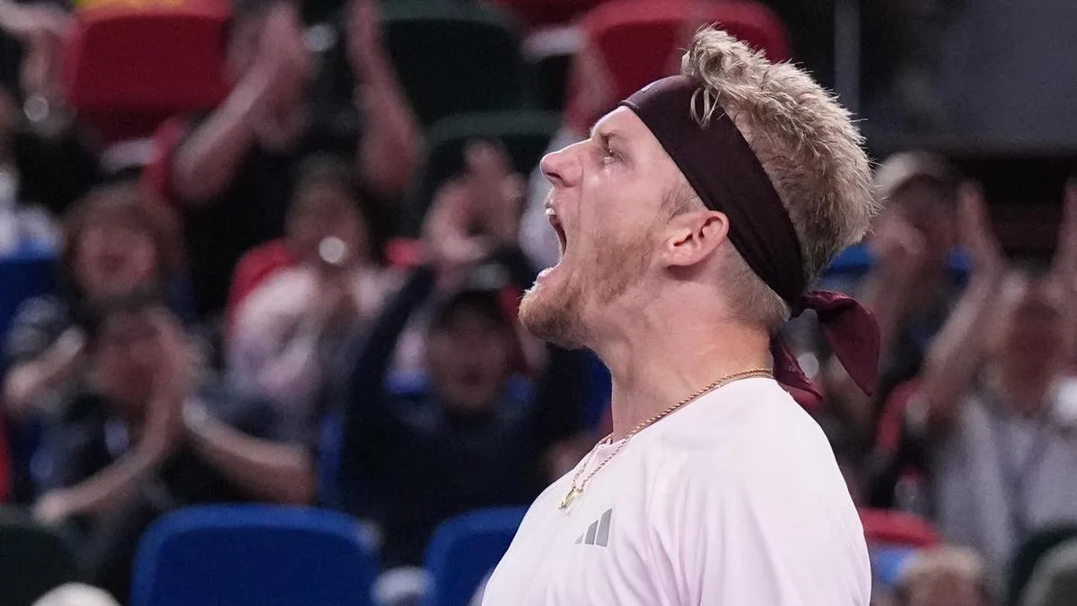 Spaniard derails Zverev's title charge in Shanghai