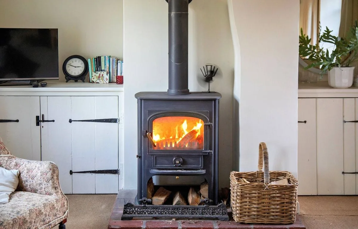 Le gaz flambe, le fioul et l’électricité aussi… Mais l’énergie « la moins chère » a du mal à en profiter